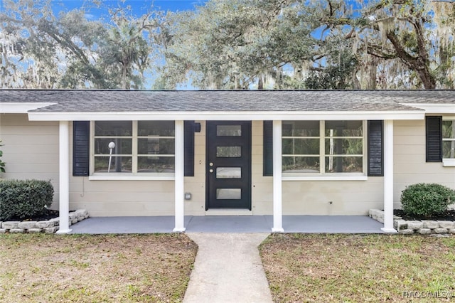 property entrance featuring a lawn