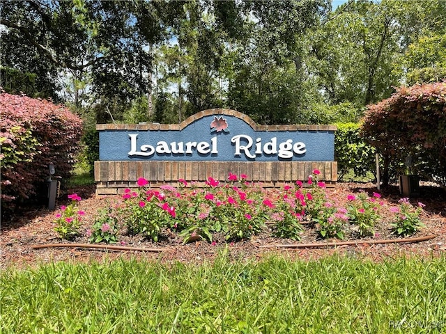 view of community / neighborhood sign