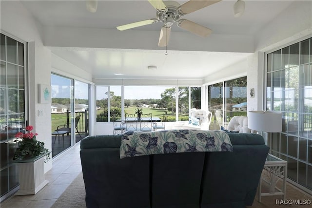 sunroom with ceiling fan