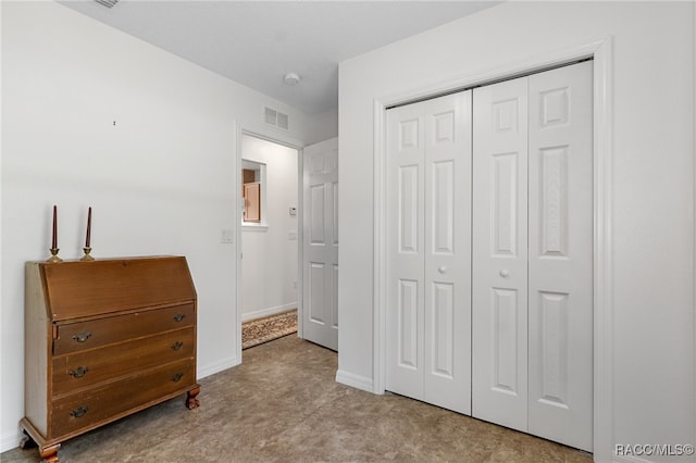 bedroom featuring a closet