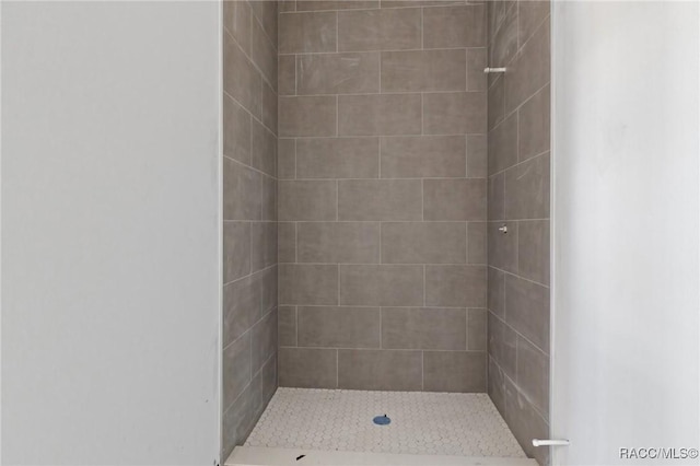 bathroom with a tile shower