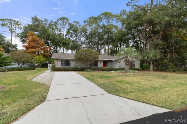 ranch-style home featuring a front lawn