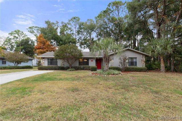 single story home with a front yard