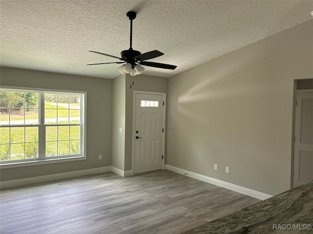 3289 W Camilo Dr, Dunnellon, FL 34433 - entryway with wood finished floors, a textured ceiling, and a ceiling fan