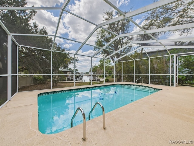 402 NW Magnolia Cir, Crystal River, FL 34428 - swimming pool with a patio area and a lanai