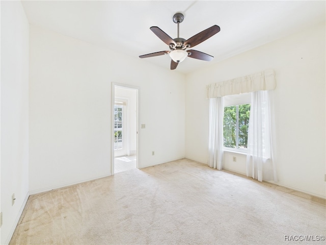 unfurnished room with carpet flooring and ceiling fan