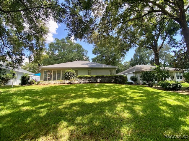 view of front of property with a front yard