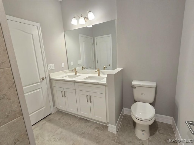 8 Calendula Ct, Homosassa, FL 34446 - full bath featuring double vanity, baseboards, and toilet
