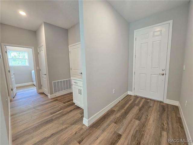 8 Calendula Ct, Homosassa, FL 34446 - hall with light wood-style floors, baseboards, and recessed lighting