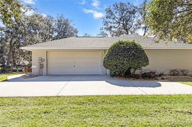 view of front facade featuring a front yard and a garage