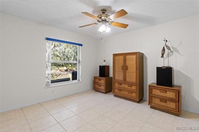 bedroom featuring ceiling fan and a textured ceiling