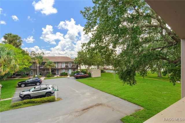 view of front facade with a front lawn