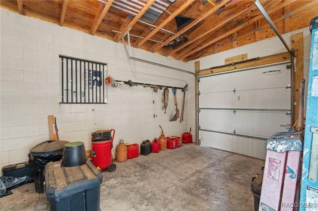 12380 SW 140th Loop, Dunnellon, FL 34432 - garage featuring concrete block wall
