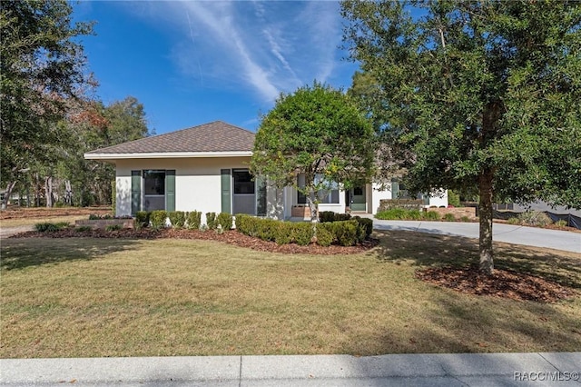 view of front of house featuring a front yard