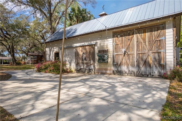 view of outbuilding featuring an outbuilding