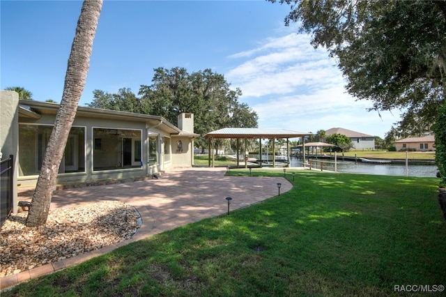 view of yard featuring a water view