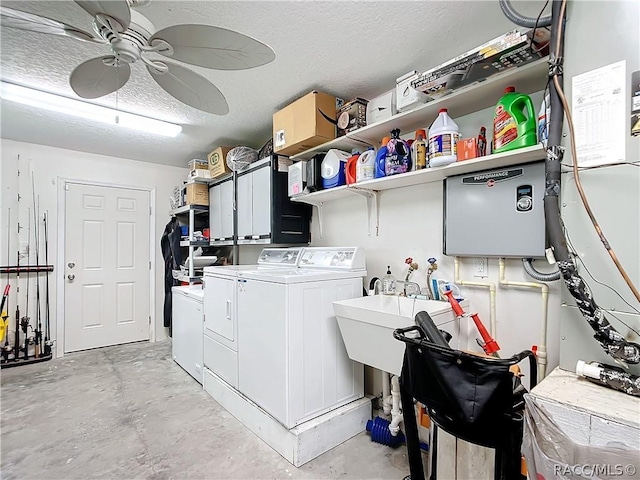 laundry room featuring ceiling fan, washing machine and dryer, and a textured ceiling