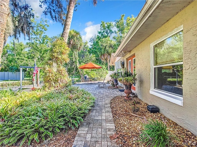 view of yard featuring a patio