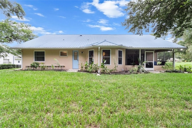 view of front of home featuring a front lawn