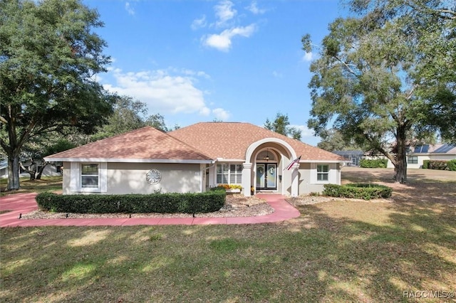 single story home featuring a front lawn