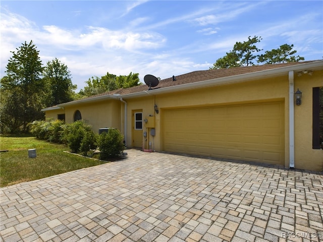 view of front of house with a garage and a front yard