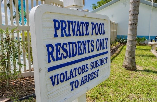 view of community / neighborhood sign