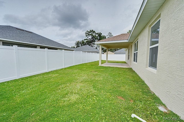 view of yard featuring a patio area