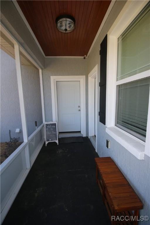 entrance to property with stucco siding