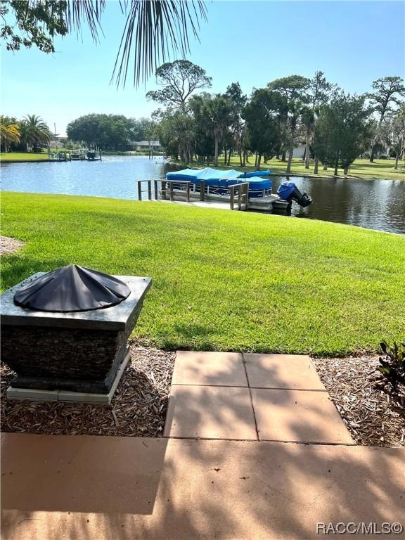 view of yard featuring a water view