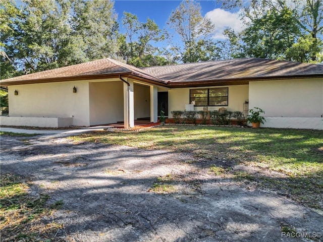 single story home with a front yard