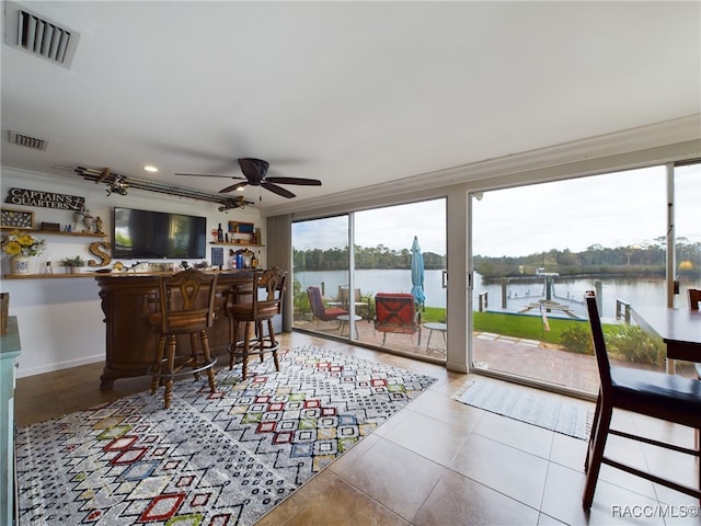 sunroom featuring bar area and ceiling fan