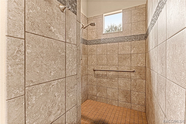 room details featuring a tile shower