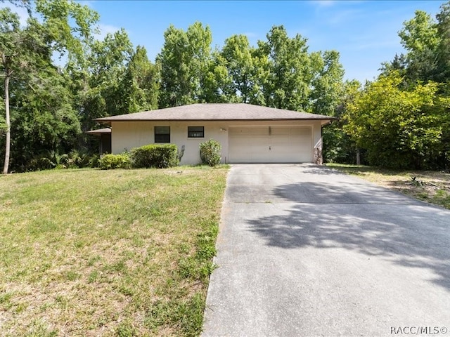 single story home with a front yard