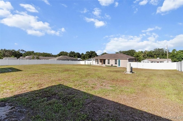 view of yard featuring a fenced backyard
