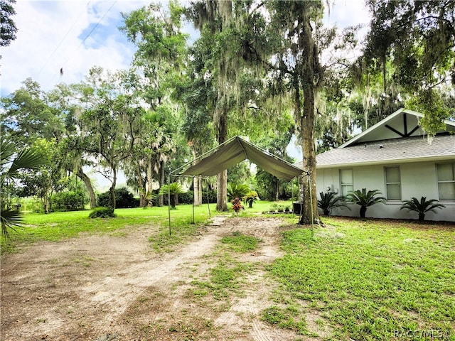 view of yard with a carport