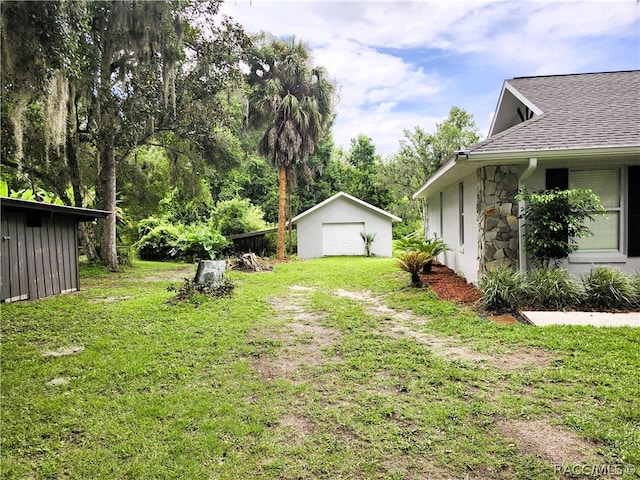 view of yard featuring an outbuilding and a garage