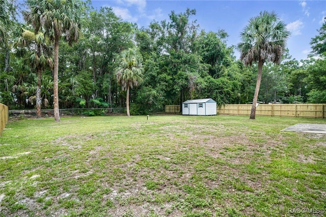 3410 N Bay Ave, Crystal River, FL 34428 - fenced backyard with a storage unit and view of wooded area