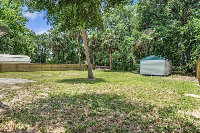 3410 N Bay Ave, Crystal River, FL 34428 - fenced backyard featuring a storage shed and view of scattered trees