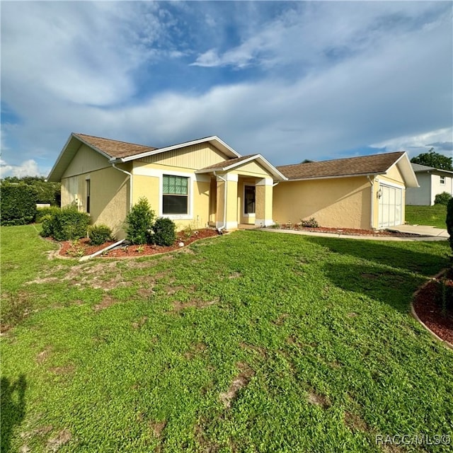 ranch-style home with a front yard