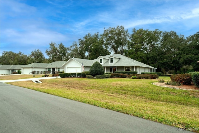 view of front of home featuring a front lawn and a garage