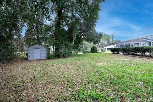 view of yard with a storage shed