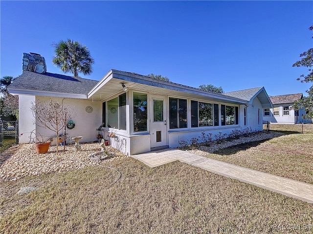 ranch-style home with a front lawn