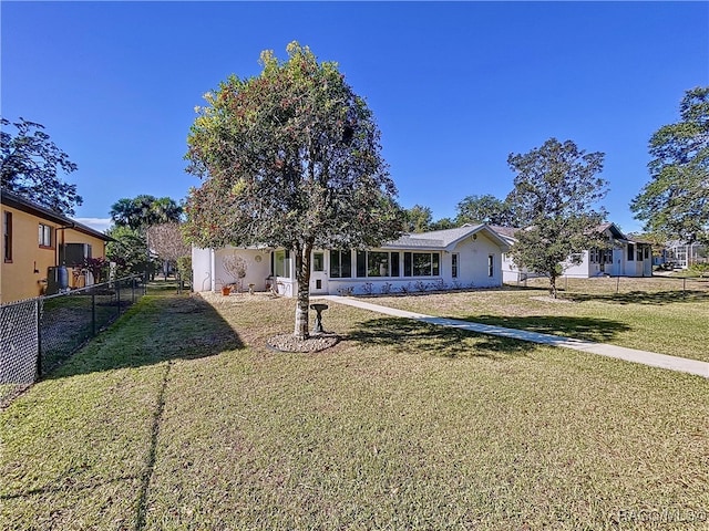 view of front facade with a front yard