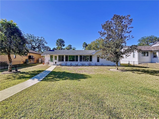 single story home featuring a front yard