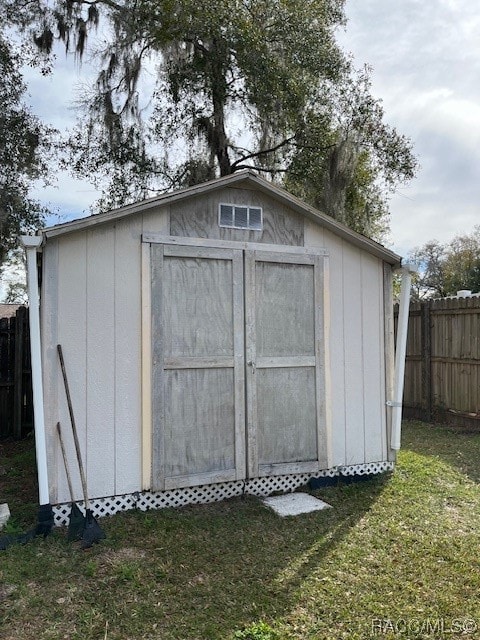 view of outbuilding featuring a yard