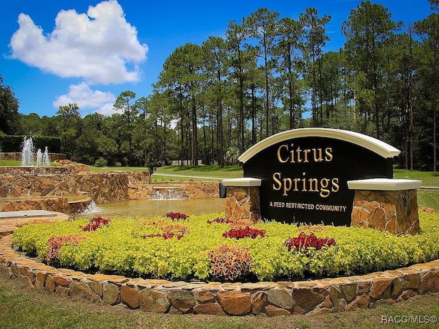 view of community / neighborhood sign