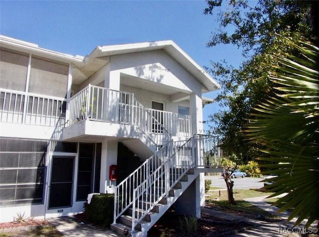 915 SE Mayo Dr, Crystal River, FL 34429 - view of property exterior with stairway