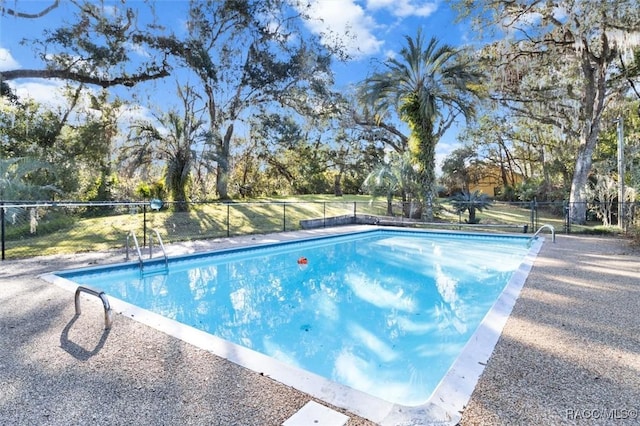 view of swimming pool