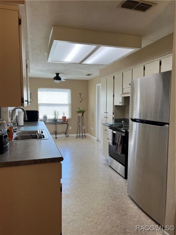 kitchen with ceiling fan, sink, and appliances with stainless steel finishes