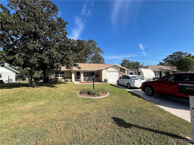 view of front facade featuring a garage and a front yard